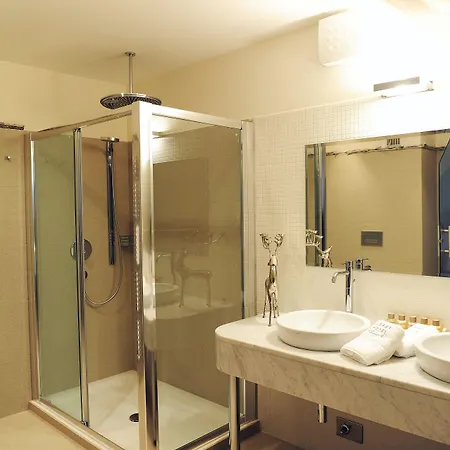 Lesar Angel - Member Of Hip Готель Любляна