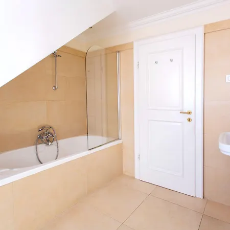 Lesar Angel - Member Of Hip Hotel Ljubljana