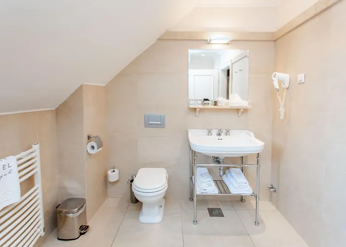 Lesar Angel - Member Of Hip 4*