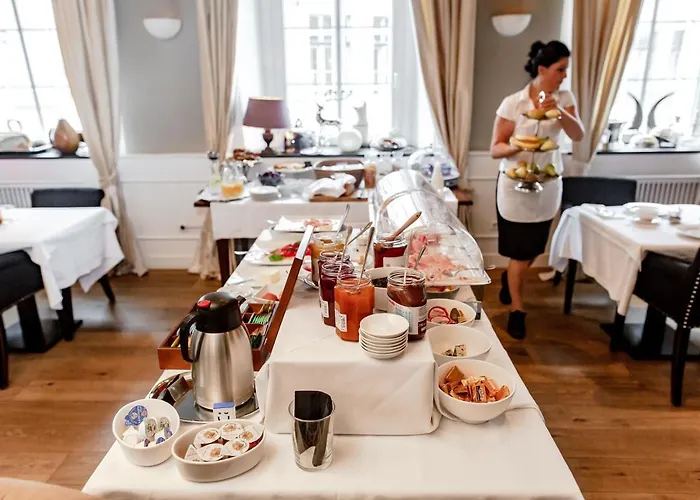 Lesar Angel - Member Of Hip Szálloda