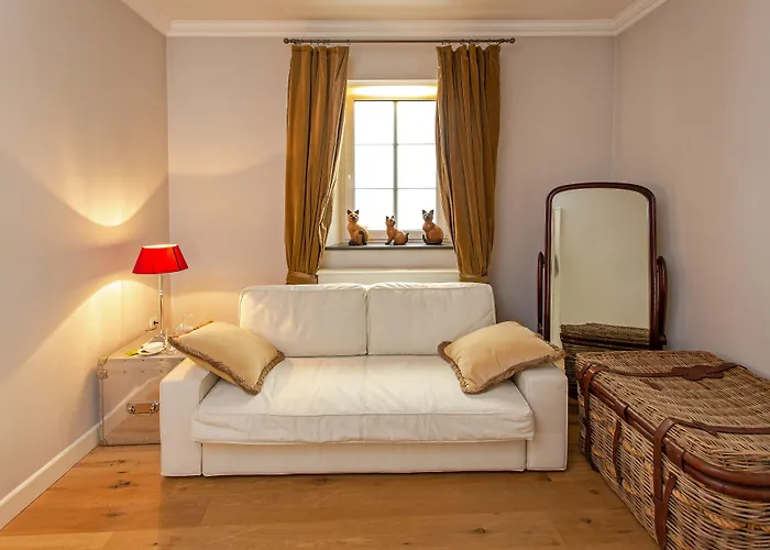 Lesar Angel - Member Of Hip Hotel Lublaň